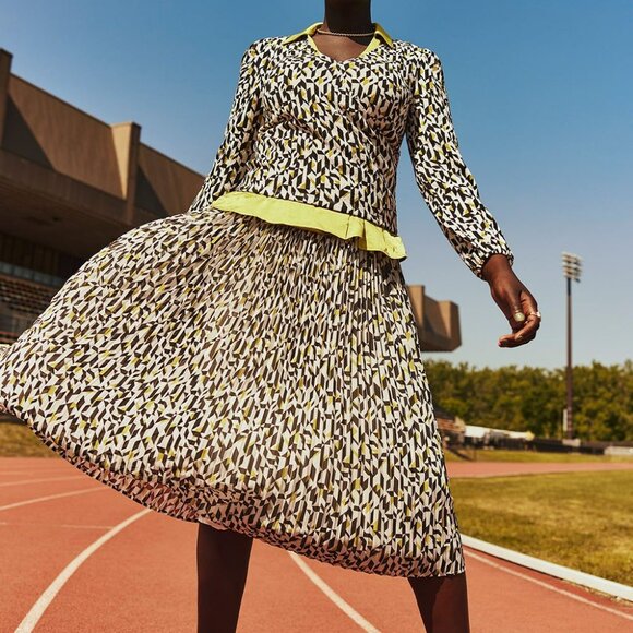 Pleated Printed Midi Skirt - Picture 2 of 8